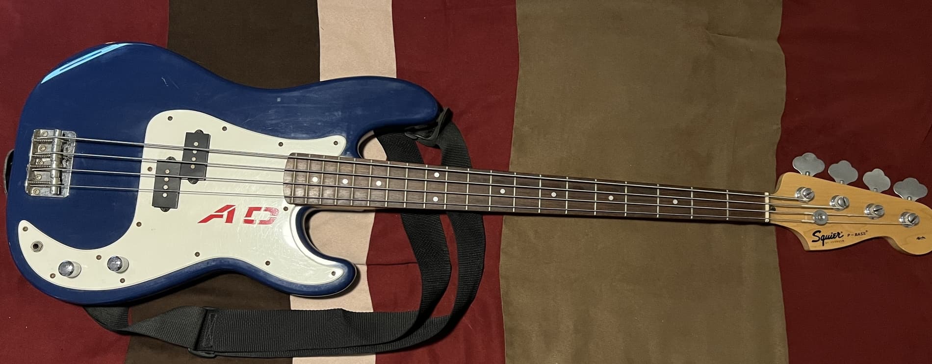 bass-guitar-beginner-squier-model